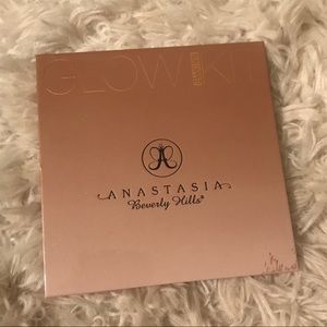 Anastasia Beverly Hills Glow Kit in Sundipped